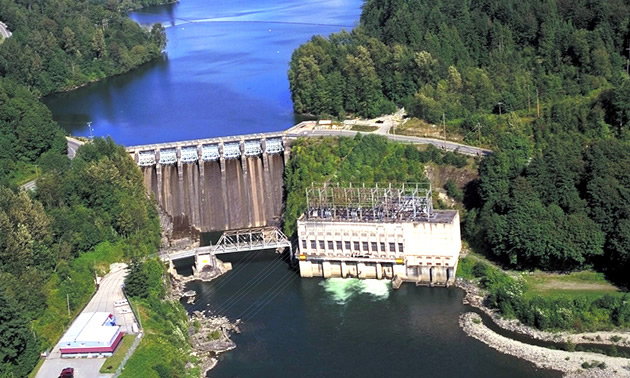 An aerial shot of the Ruskin Dam and Powerhouse before the upgrade project started. 