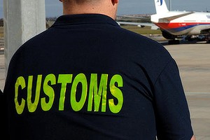 Custom officers patrol the Aiport and parimeter. Photograph by Australian Customs 2007.